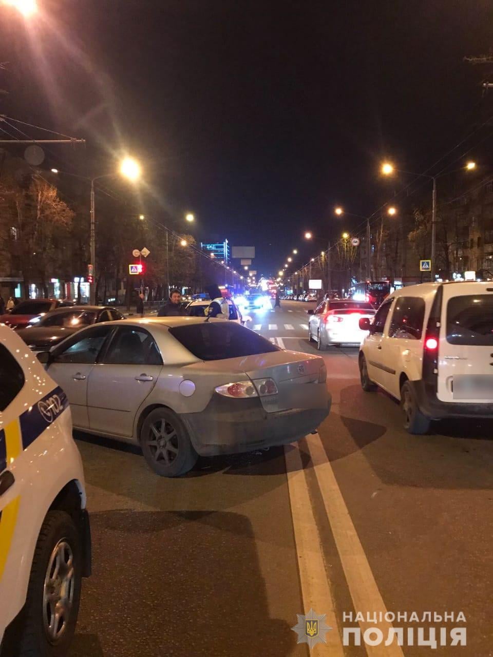 В Харькове на месте аварии с подростками авто совершило наезд на полицейского