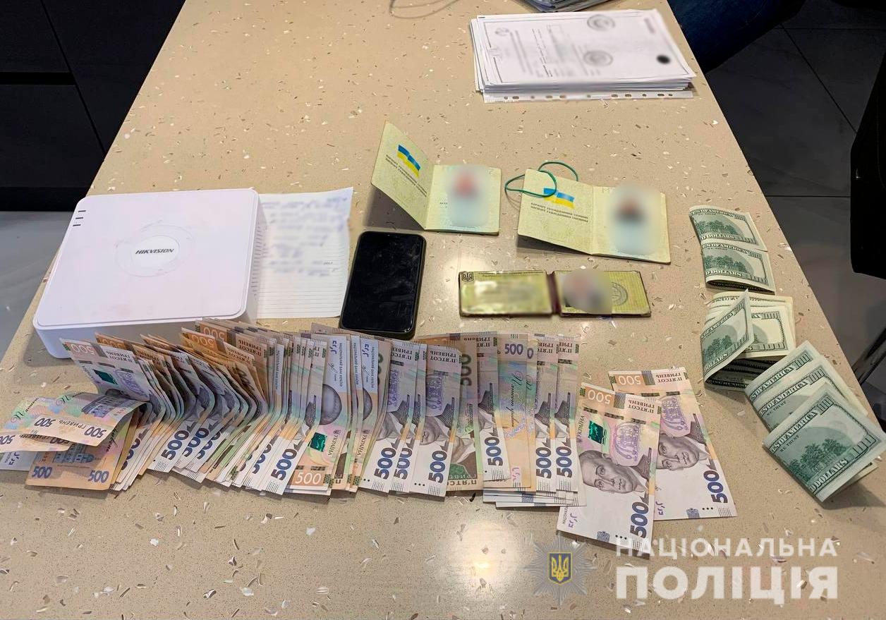 На Харьковщине правоохранители провели спецоперацию по задержанию банды черных риелторов